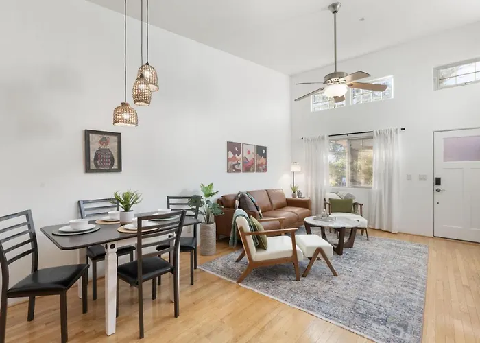 2br Uptown Gem With Ev Charger Holiday home