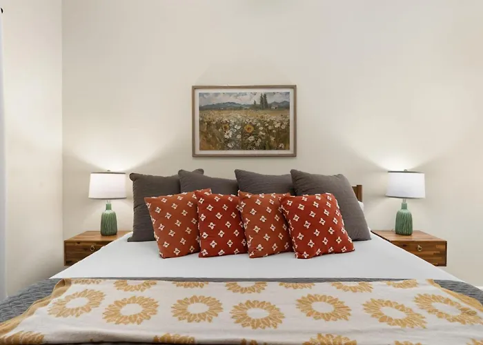 2br Uptown Gem With Ev Charger Holiday home *