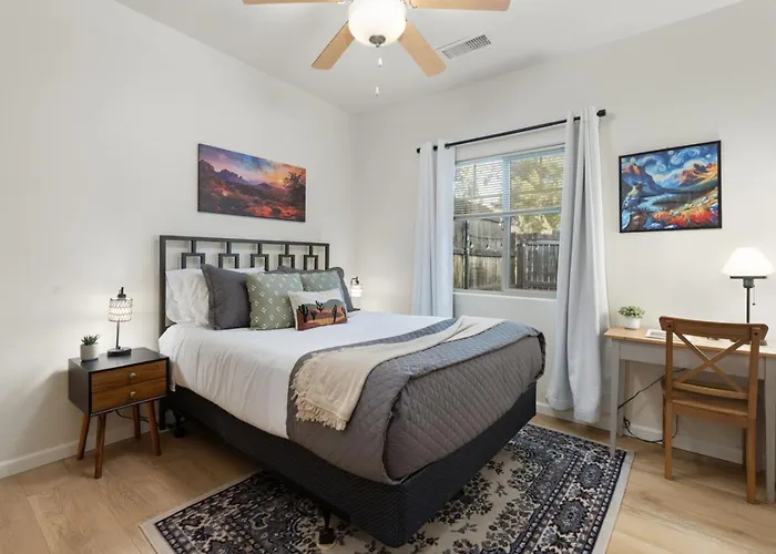 Holiday home 2br Uptown Gem With Ev Charger Sedona