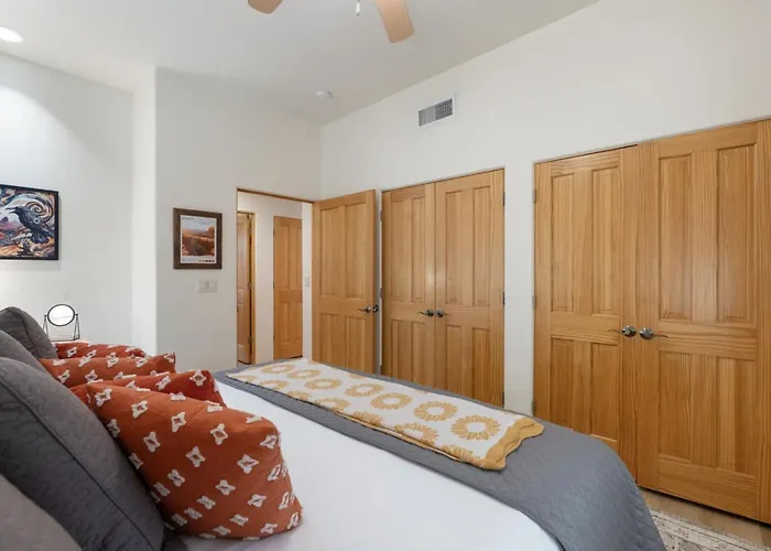 Holiday home 2br Uptown Gem With Ev Charger *