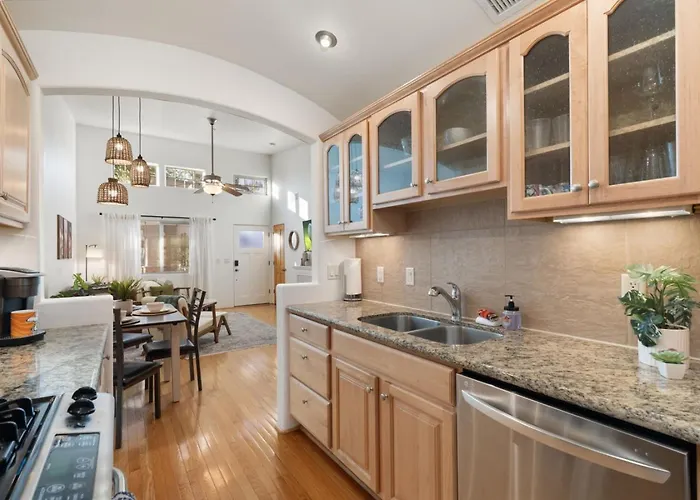 2br Uptown Gem With Ev Charger Holiday home *