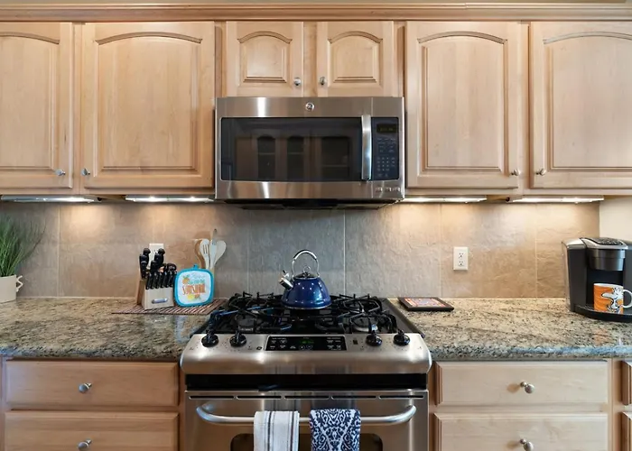 2br Uptown Gem With Ev Charger *