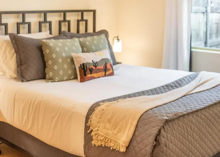 Holiday home 2br Uptown Gem With Ev Charger *