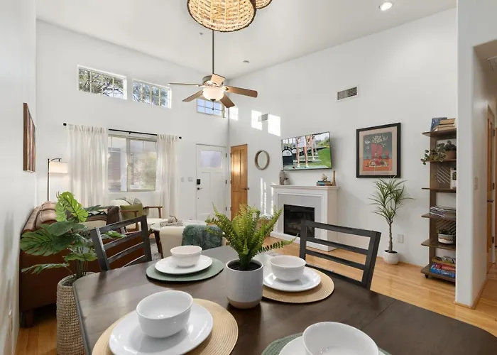 2br Uptown Gem With Ev Charger