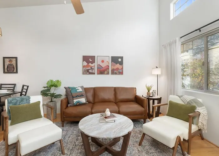 2br Uptown Gem With Ev Charger Holiday home