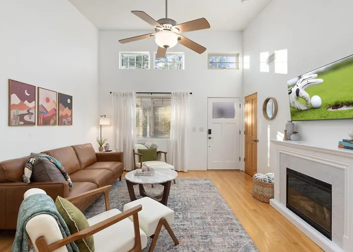 Holiday home 2br Uptown Gem With Ev Charger Sedona