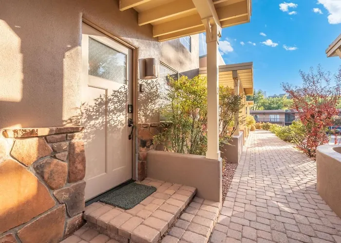 2br Uptown Gem With Ev Charger