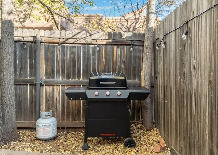 2br Uptown Gem With Ev Charger Holiday home